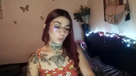 Snapshot of emilywhitee_ chatting on October 8, 1:36 am Valentina independent model online show from October 8, 1:36 am