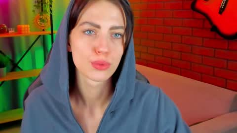 Emily online show from December 5, 9:17 am