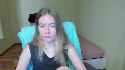 Snapshot of emilyy____ chatting on March 11, 9:13 am Emily online show from March 11, 9:13 am
