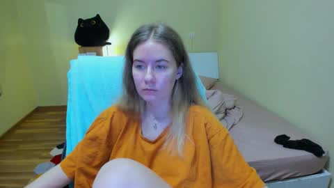 Snapshot of emilyy____ chatting on March 12, 7:06 pm Emily online show from March 12, 7:06 pm