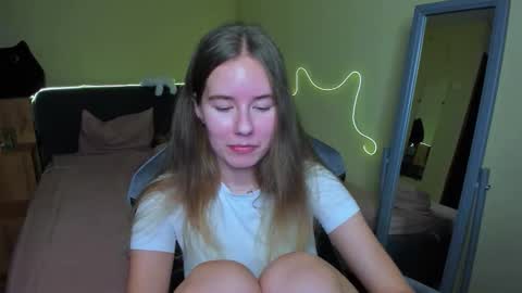 Emily online show from November 19, 6:19 pm