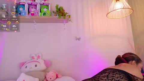 Snapshot of emilyy_bank chatting on June 24, 8:08 pm Emily Bank online show from June 24, 8:08 pm