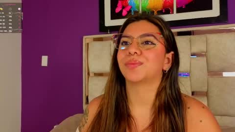 emilyy_cooperr online show from April 25, 12:08 pm