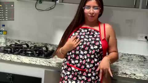 Snapshot of emilyy_cooperr chatting on May 8, 2:00 pm emilyy_cooperr online show from May 8, 2:00 pm