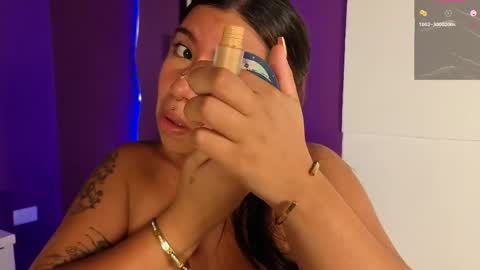 Snapshot of emilyy_cooperr chatting on May 29, 12:14 pm emilyy_cooperr online show from May 29, 12:14 pm