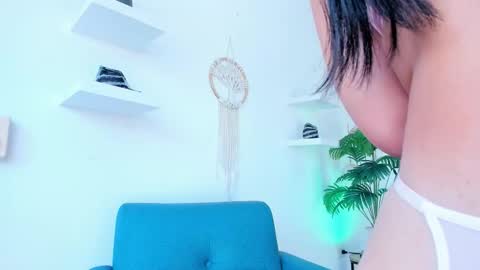 emilyy_kim online show from December 5, 7:32 pm