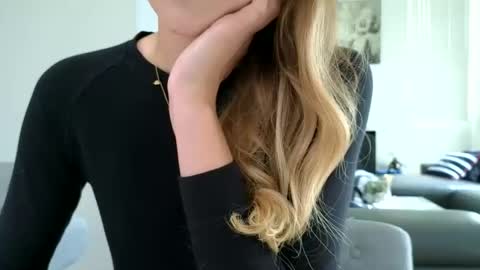 emilly online show from October 17, 8:11 pm