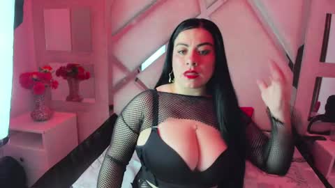 Snapshot of emilyy_moon_ chatting on May 3, 3:34 am Emilyy Moon online show from May 3, 3:34 am
