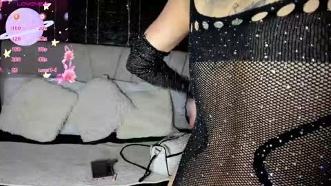 Snapshot of emilyy_sexy01 chatting on January 22, 2:37 am emilyy_sexy01 online show from January 22, 2:37 am