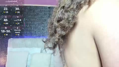Snapshot of emilyy_sexy01 chatting on February 7, 10:29 am emilyy_sexy01 online show from February 7, 10:29 am