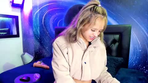 Snapshot of emilyy_sexy01 chatting on March 1, 10:45 am emilyy_sexy01 online show from March 1, 10:45 am