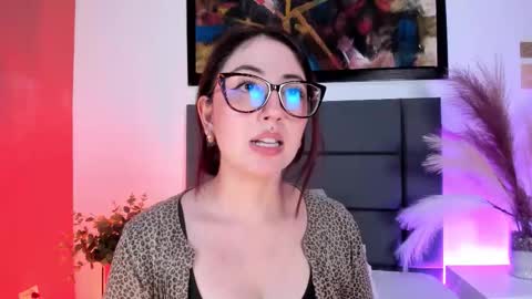 Snapshot of emilyywatson chatting on February 20, 6:26 am Emilyy Watson online show from February 20, 6:26 am