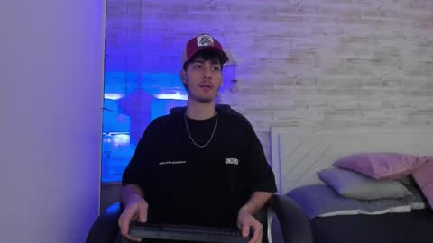 emir_ozan online show from January 17, 2:27 am