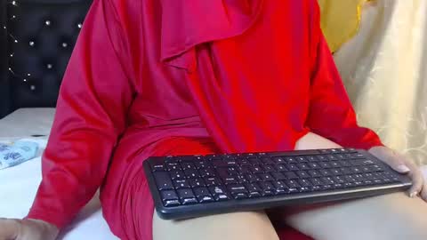 emira199 online show from February 19, 8:44 am