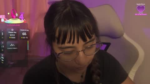 Snapshot of emitaa17228 chatting on November 30, 8:02 pm emma online show from November 30, 8:02 pm