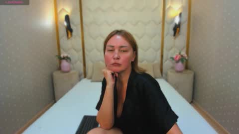 Snapshot of emm_quince chatting on November 12, 8:59 am Emm online show from November 12, 8:59 am