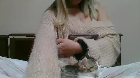 Snapshot of emma_991 chatting on December 23, 1:45 pm emma_991 online show from December 23, 1:45 pm