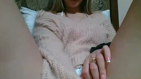 Snapshot of emma_991 chatting on January 5, 12:42 pm emma_991 online show from January 5, 12:42 pm
