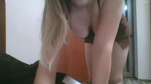 Snapshot of emma_991 chatting on February 17, 2:04 pm emma_991 online show from February 17, 2:04 pm