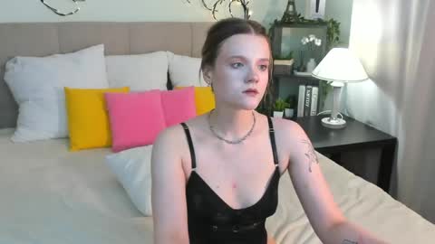 emma__peach online show from April 25, 1:41 pm