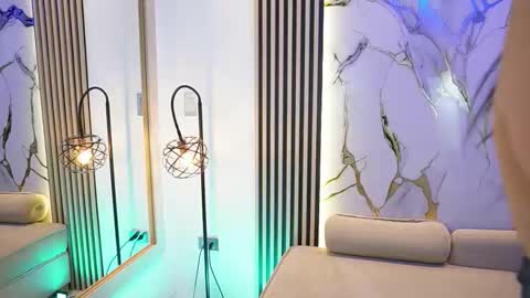 Snapshot of emma__walkerr_ chatting on February 6, 7:17 pm emma__walkerr_ online show from February 6, 7:17 pm