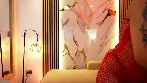 emma__walkerr_ online show from April 17, 7:06 pm