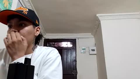 emma_and_thom online show from February 16, 9:44 pm