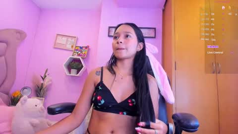 Snapshot of emma_anturin chatting on October 8, 9:23 pm Emma Anturin online show from October 8, 9:23 pm