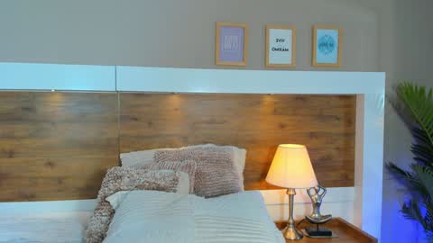 Emma  online show from December 18, 5:31 pm