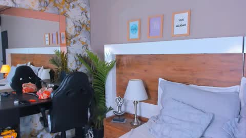 Emma  online show from March 25, 7:25 am