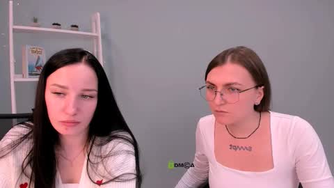 emma_blooom online show from November 18, 3:27 pm