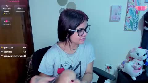 Snapshot of emma_boo_ chatting on November 3, 3:41 am emma_boo_ online show from November 3, 3:41 am