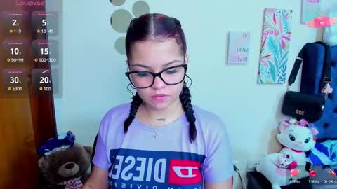 Snapshot of emma_boo_ chatting on November 18, 4:55 pm emma_boo_ online show from November 18, 4:55 pm