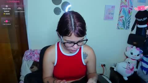Snapshot of emma_boo_ chatting on November 25, 5:57 pm emma_boo_ online show from November 25, 5:57 pm
