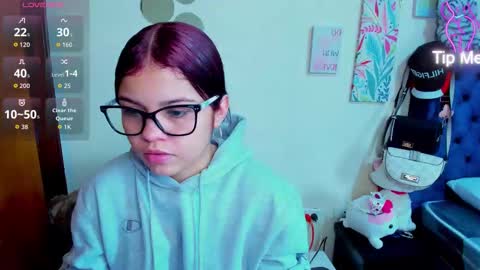 Snapshot of emma_boo_ chatting on December 15, 7:40 pm emma_boo_ online show from December 15, 7:40 pm