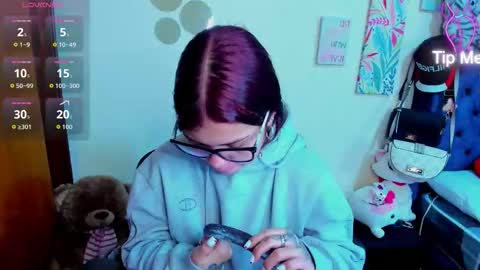 Snapshot of emma_boo_ chatting on December 16, 2:55 pm emma_boo_ online show from December 16, 2:55 pm