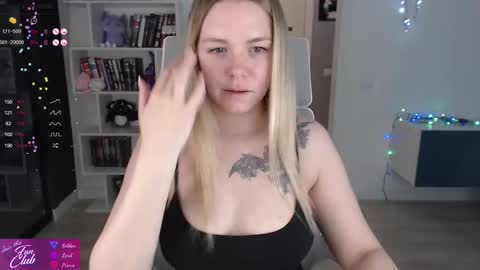 Snapshot of emma_bryan chatting on February 24, 4:04 pm Emma online show from February 24, 4:04 pm