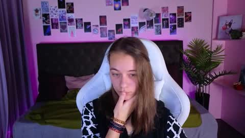 emma_chaser online show from November 17, 2:06 am