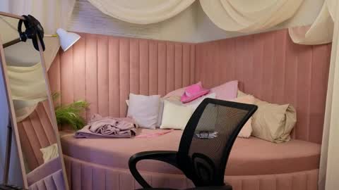 emma_chaser online show from April 2, 1:36 am