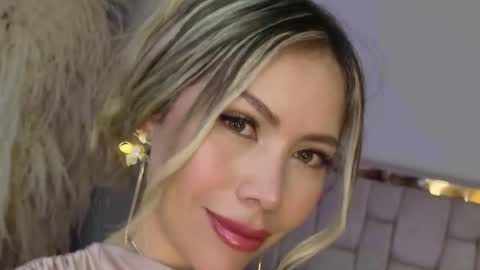 emma coronel online show from February 12, 11:11 pm