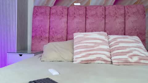 Snapshot of emma_curvy1 chatting on February 1, 3:05 am Emma online show from February 1, 3:05 am