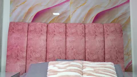 Snapshot of emma_curvy1 chatting on February 4, 3:01 am Emma online show from February 4, 3:01 am