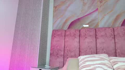 Snapshot of emma_curvy1 chatting on February 5, 3:00 am Emma online show from February 5, 3:00 am