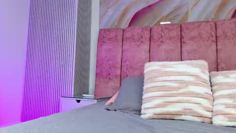 Snapshot of emma_curvy1 chatting on February 6, 3:11 am Emma online show from February 6, 3:11 am