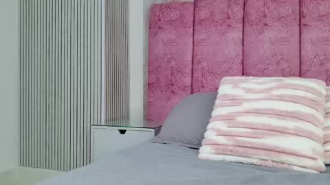 Snapshot of emma_curvy1 chatting on February 19, 3:02 am Emma online show from February 19, 3:02 am