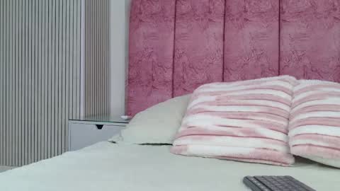 Snapshot of emma_curvy1 chatting on February 25, 3:05 am Emma online show from February 25, 3:05 am