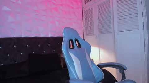 emma_dl2 online show from December 3, 5:12 pm