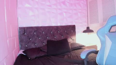 emma_dl2 online show from December 3, 8:17 pm