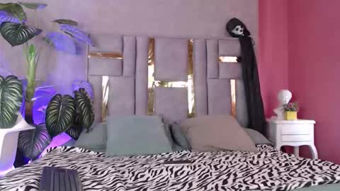 Snapshot of emma_fg chatting on October 22, 12:27 pm Valeria online show from October 22, 12:27 pm