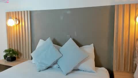 E M M A online show from October 8, 2:20 am